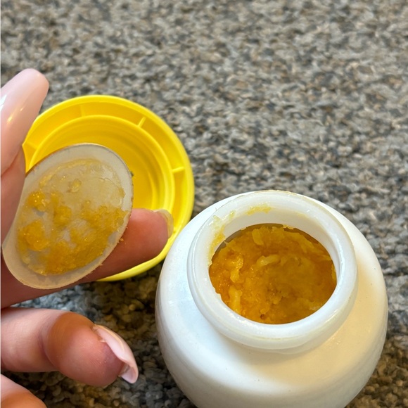 Avon Buttercup Salt Shaker - Picture 6 of 7